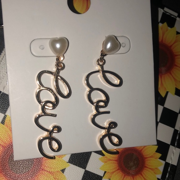 Anthropology love pearl heart gold earrin…